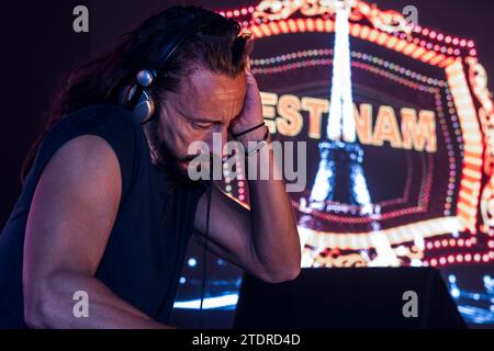 Le Dee jay francais Bob Sinclar en tete d'afiche du Festinam Indoors festival au Namur Expo. | le dee français jay Bob Sinclar au Festinam Banque D'Images