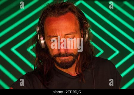 Le Dee jay francais Bob Sinclar en tete d'afiche du Festinam Indoors festival au Namur Expo. | le dee français jay Bob Sinclar au Festinam Banque D'Images