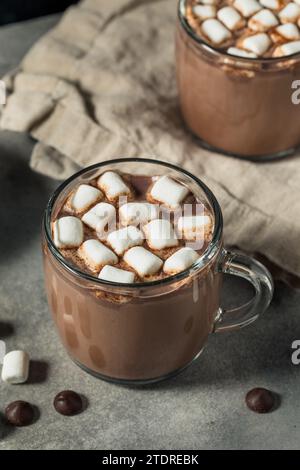 Chocolat chaud sucré cacao avec guimauves Banque D'Images