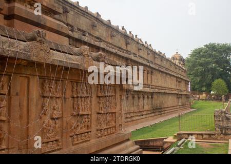 Mur extérieur du Grand Temple de Thanjavur (également appelé Thanjai Periya Kovil en langue tamoule). Banque D'Images
