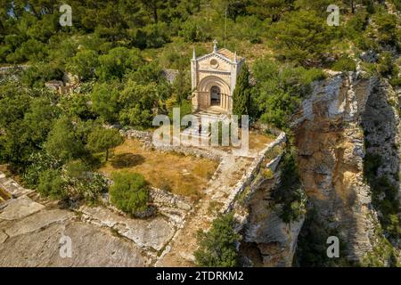 Vue aérienne de l'ermitage de Sant Honorat, sur la montagne de Puig de Randa (Majorque, Îles Baléares, Espagne) Banque D'Images