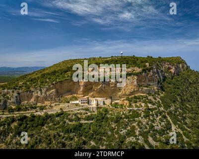 Vue aérienne du sanctuaire de Gràcia et de l'ermitage de Sant Honorat, sur la montagne de Puig de Randa (Majorque, Îles Baléares, Espagne) Banque D'Images