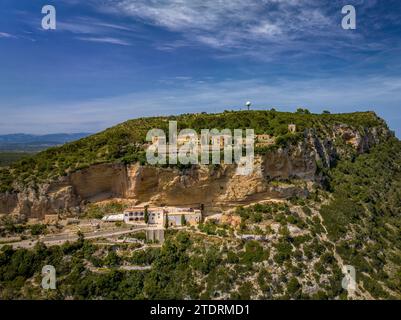 Vue aérienne du sanctuaire de Gràcia et de l'ermitage de Sant Honorat, sur la montagne de Puig de Randa (Majorque, Îles Baléares, Espagne) Banque D'Images