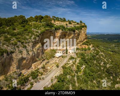 Vue aérienne du sanctuaire de Gràcia et de l'ermitage de Sant Honorat, sur la montagne de Puig de Randa (Majorque, Îles Baléares, Espagne) Banque D'Images