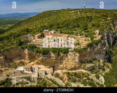 Vue aérienne du sanctuaire de Gràcia et de l'ermitage de Sant Honorat, sur la montagne de Puig de Randa (Majorque, Îles Baléares, Espagne) Banque D'Images