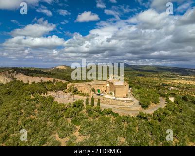 Vue aérienne du sanctuaire de Monti-sion, situé au sommet du Puig de Monti-sion, à Porreres (Majorque, Îles Baléares, Espagne) Banque D'Images