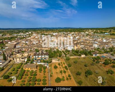 FR : vue aérienne de la ville d'Algaida un après-midi de printemps (Majorque, Baléares, Espagne) ESP : Vista aérea del pueblo de Algaida en una tarde Banque D'Images