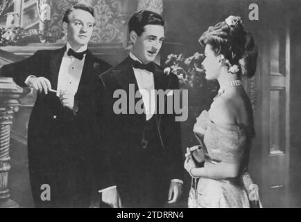 Eric Portman, Dermot Walsh et Sally Gray jouent dans la marque de Caïn (1947). Portman et Walsh livrent de solides performances en tant que deux frères dont la vie est liée au personnage de Gray, menant à un réseau complexe d'amour, de trahison et de dilemmes moraux. Ce film met en valeur les prouesses d'acteur du trio, mettant en lumière la narration complexe du cinéma britannique d'après-guerre Banque D'Images