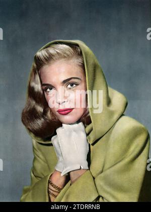 Portrait de Lizabeth Scott, la star de Dead Reckoning (1947). Dans ce film, Scott joue un personnage mystérieux et séduisant qui s'emmêle avec le personnage de Humphrey Bogart, un vétéran de la guerre enquêtant sur la mort suspecte d'un ami. Sa performance solidifie son statut de figure éminente de l'âge d'or d'Hollywood. Banque D'Images