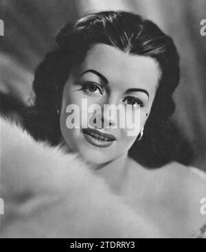 Margaret Lockwood, annoncée comme la star britannique du box-office de l'époque d'or, a brillé dans le film de 1948 « la licorne blanche », également connu sous le nom de « Bad Sister ». Dans ce drame, Lockwood dépeint Lucy, un personnage complexe dont le voyage à travers l'amour, l'adversité et la rédemption montre sa polyvalence en tant qu'actrice. Sa performance dans 'The White Unicorn' ajoute à son répertoire de rôles captivants qui la définissent comme l'une des figures les plus appréciées du cinéma britannique. Banque D'Images