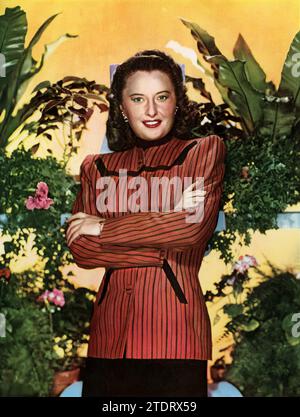 Barbara Stanwyck, née le 16 juillet 1907 et décédée le 20 janvier 1990, était une actrice américaine très acclamée connue pour sa polyvalence et sa forte présence à l'écran. Elle a joué dans le film 'The Other Love' (1947), où elle a livré une performance mémorable. Dans ce drame romantique, Stanwyck joue une pianiste de concert qui tombe amoureuse de son médecin alors qu’elle est traitée pour la tuberculose dans un sanatorium suisse. Le film est connu pour son exploration de thèmes tels que l'amour, la maladie, et les choix rencontrés dans des circonstances extraordinaires. Banque D'Images