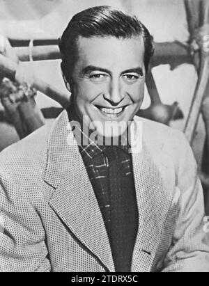 Ray Milland, né le 3 janvier 1907 et décédé le 10 mars 1986, était un acteur gallois-américain renommé. Il est particulièrement célèbre pour son rôle dans The Lost Weekend (1945), réalisé par Billy Wilder. Dans ce film révolutionnaire, Milland a livré une performance puissante dans le rôle de Don Birnam, un écrivain aux prises avec l'alcoolisme. Son interprétation dans The Lost Weekend lui vaut des éloges critiques, notamment un Oscar du meilleur acteur. Le film est célèbre pour sa représentation honnête et déchirante de la dépendance, et la performance de Milland est souvent citée comme l'une des meilleures de l'histoire cinématographique. Banque D'Images