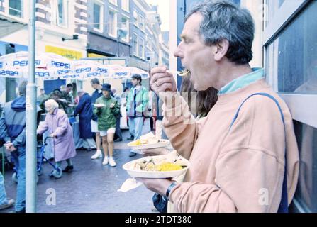 Cuisiniers de l'armée pour R. Doorsteling, Haarlem, pays-Bas, 14-07-1996, Whizgle News from the Past, taillé sur mesure pour l'avenir. Explorez les récits historiques, l'image de l'agence néerlandaise avec une perspective moderne, comblant le fossé entre les événements d'hier et les perspectives de demain. Un voyage intemporel façonnant les histoires qui façonnent notre avenir Banque D'Images