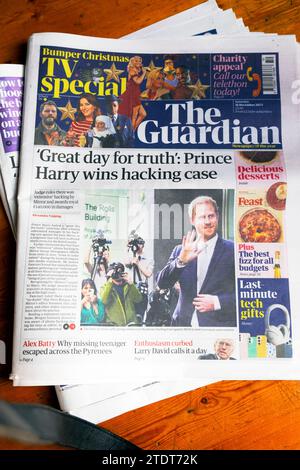 'Grand jour pour la vérité'' Prince Harry gagne (téléphone) Hacking case' Guardian couverture du journal à la cour le 16 décembre 2023 à Londres Angleterre Royaume-Uni Banque D'Images