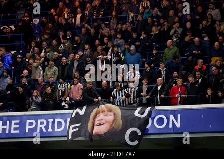 19 décembre 2023 ; Stamford Bridge, Chelsea, Londres, Angleterre : Carabao Cup football, Chelsea contre Newcastle United ; Newcastle United fans avant le coup d'envoi Banque D'Images