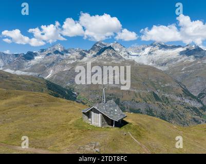 Vue aérienne de la chapelle Riffelberg Bruder Klaus à Zermatt, Suisse Banque D'Images