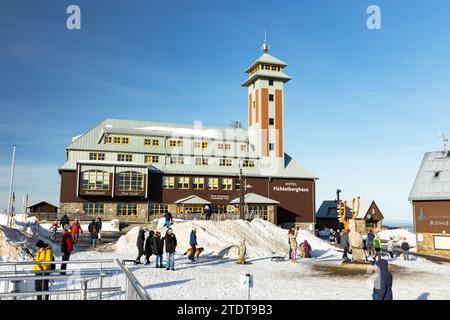 Fichtelberg maison de montagne dans les montagnes de minerai en hiver Banque D'Images