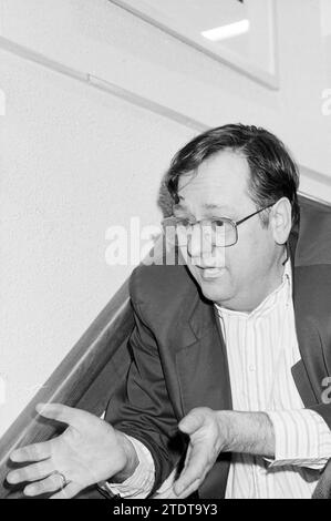 Café politique Haarlemmermeer, 25-01-1994, Whizgle News from the Past, taillé pour l'avenir. Explorez les récits historiques, l'image de l'agence néerlandaise avec une perspective moderne, comblant le fossé entre les événements d'hier et les perspectives de demain. Un voyage intemporel façonnant les histoires qui façonnent notre avenir Banque D'Images