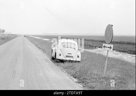 Arrêtez le ban Vijfhuizerweg. Spot pour les avions., Whizgle News from the Past, taillé pour l'avenir. Explorez les récits historiques, l'image de l'agence néerlandaise avec une perspective moderne, comblant le fossé entre les événements d'hier et les perspectives de demain. Un voyage intemporel façonnant les histoires qui façonnent notre avenir Banque D'Images