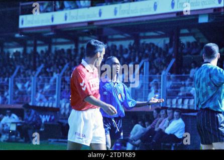 AZ - Telstar, 19-08-1995, Whizgle nouvelles du passé, adaptées à l'avenir. Explorez les récits historiques, l'image de l'agence néerlandaise avec une perspective moderne, comblant le fossé entre les événements d'hier et les perspectives de demain. Un voyage intemporel façonnant les histoires qui façonnent notre avenir Banque D'Images