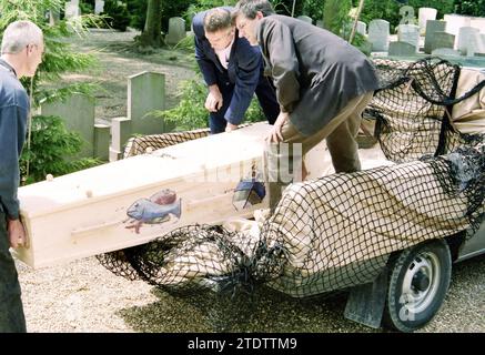 Funérailles Frans Verpoorten, Zwanenburg, Zwanenburg, 01-07-1997, Whizgle nouvelles du passé, adaptées à l'avenir. Explorez les récits historiques, l'image de l'agence néerlandaise avec une perspective moderne, comblant le fossé entre les événements d'hier et les perspectives de demain. Un voyage intemporel façonnant les histoires qui façonnent notre avenir Banque D'Images
