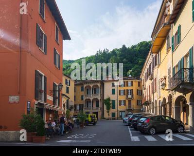 Valsolda : quartier San Mamete Vieille ville, place Piazza Roma à Como, Lombardie, Lombardie, Italie Banque D'Images
