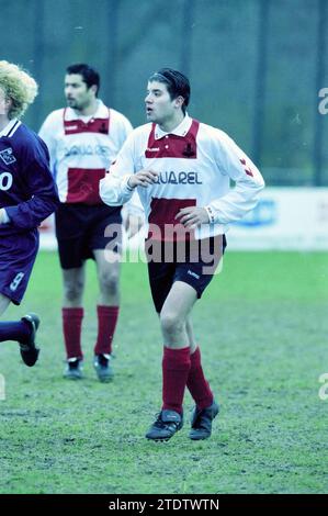 Joueur de la semaine Akin Yilmaz, DCO, Haarlem, pays-Bas, 24-03-2001, Whizgle nouvelles du passé, adaptées à l'avenir. Explorez les récits historiques, l'image de l'agence néerlandaise avec une perspective moderne, comblant le fossé entre les événements d'hier et les perspectives de demain. Un voyage intemporel façonnant les histoires qui façonnent notre avenir Banque D'Images