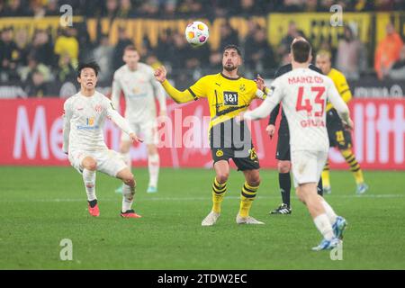 Dortmund, Deutschland. 19 décembre 2023. 19.12.2023, Fussball, saison 2023/2024, 1. Bundesliga, 16. Spieltag, Borussia Dortmund - FSV Mainz 05, Emre CAN (Borussia Dortmund), Foto : Dennis Ewert/RHR-FOTO/dpa/Alamy Live News Banque D'Images