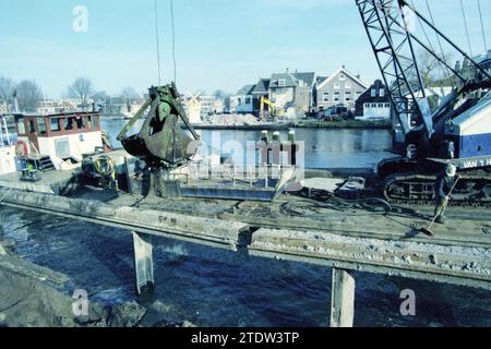 Activités Spaarne, Haarlem, pays-Bas, 12-02-1998, Whizgle News from the Past, taillé pour l'avenir. Explorez les récits historiques, l'image de l'agence néerlandaise avec une perspective moderne, comblant le fossé entre les événements d'hier et les perspectives de demain. Un voyage intemporel façonnant les histoires qui façonnent notre avenir Banque D'Images
