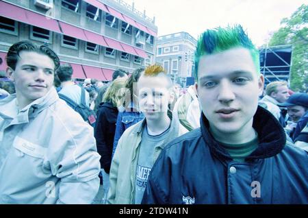 Poupée de libération, atmosphère, H'lemmerhout, Haarlem, pays-Bas, 04-05-2001, Whizgle nouvelles du passé, adaptées à l'avenir. Explorez les récits historiques, l'image de l'agence néerlandaise avec une perspective moderne, comblant le fossé entre les événements d'hier et les perspectives de demain. Un voyage intemporel façonnant les histoires qui façonnent notre avenir Banque D'Images