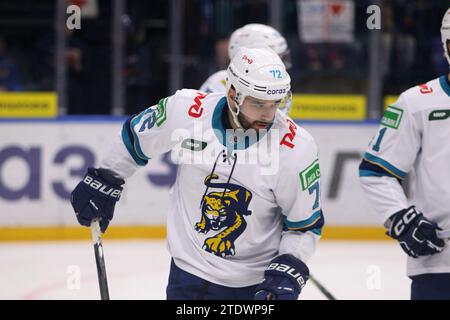 Saint-Pétersbourg, Russie. 19 décembre 2023. Joueur du club de hockey de Sotchi, Ildar Shiksatdarov (72) vu en action pendant la Ligue de hockey Kontinental, saison régulière KHL 2023 - 2024 entre SKA Saint-Pétersbourg et Sotchi au Palais des sports de glace. Score final ; SKA Saint-Pétersbourg 7:2 Sotchi. Crédit : SOPA Images Limited/Alamy Live News Banque D'Images