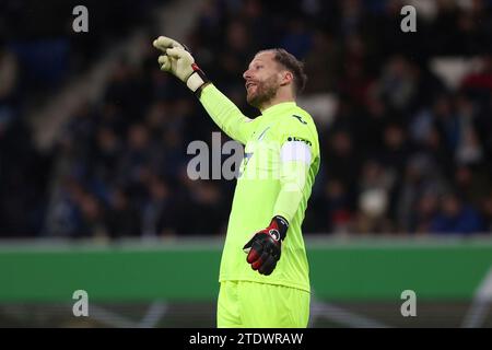 Hoffenheim, Deutschland. 19 décembre 2023. Hoffenheim am 19.12.2023 Fussball 1.Bundesliga TSG Hoffenheim - SV Darmstadt 98 v.l., Torwart Oliver Baumann (TSG 1899 Hoffenheim) gibt Anweisungen, gestikuliert, mit den Armen gestikulieren donne des instructions, gesticulate. Crédit : dpa/Alamy Live News Banque D'Images