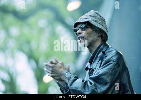 Poupée de libération Gil Scott-Heron Haarlem, Haarlem, pays-Bas, 04-05-1998, Whizgle News from the Past, sur mesure pour l'avenir. Explorez les récits historiques, l'image de l'agence néerlandaise avec une perspective moderne, comblant le fossé entre les événements d'hier et les perspectives de demain. Un voyage intemporel façonnant les histoires qui façonnent notre avenir Banque D'Images