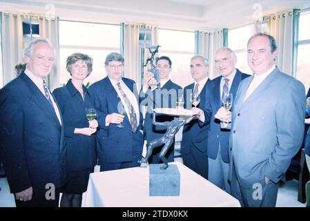 Présentation du prix Alliance pour la liberté de la presse, 24-03-1999, Whizgle News from the Past, sur mesure pour l'avenir. Explorez les récits historiques, l'image de l'agence néerlandaise avec une perspective moderne, comblant le fossé entre les événements d'hier et les perspectives de demain. Un voyage intemporel façonnant les histoires qui façonnent notre avenir Banque D'Images