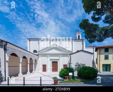 Desenzano del Garda : église Chiesa di S. Biagio dans le quartier Rivoltella del Garda à Brescia, Lombardie, Lombardie, Italie Banque D'Images