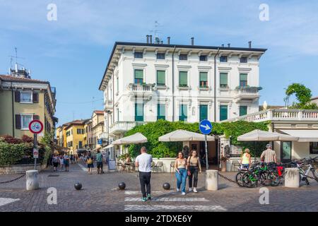 Peschiera del Garda : Vieille ville de Vérone, Vénétie, Italie Banque D'Images