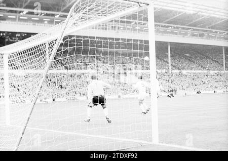 Manchester United - Benfica, football, 29-05-1968, Whizgle nouvelles du passé, adaptées à l'avenir. Explorez les récits historiques, l'image de l'agence néerlandaise avec une perspective moderne, comblant le fossé entre les événements d'hier et les perspectives de demain. Un voyage intemporel façonnant les histoires qui façonnent notre avenir. Banque D'Images