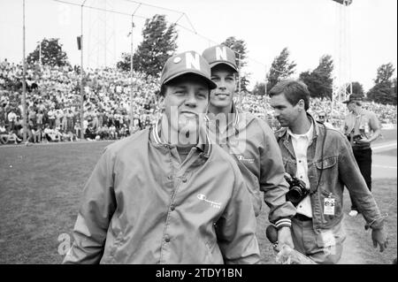 Adieu Smit et Urbanus à Ned. Équipe, Championnats du monde de baseball 1986, 02-08-1986, Whizgle News from the Past, taillé pour l'avenir. Explorez les récits historiques, l'image de l'agence néerlandaise avec une perspective moderne, comblant le fossé entre les événements d'hier et les perspectives de demain. Un voyage intemporel façonnant les histoires qui façonnent notre avenir. Banque D'Images