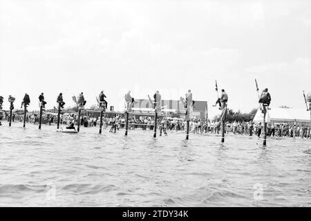 Concours de pole sitting Oosterduinse Meer Noordwijkerhout, Noordwijkerhout, 00-00-1982, Whizgle nouvelles du passé, adaptées à l'avenir. Explorez les récits historiques, l'image de l'agence néerlandaise avec une perspective moderne, comblant le fossé entre les événements d'hier et les perspectives de demain. Un voyage intemporel façonnant les histoires qui façonnent notre avenir. Banque D'Images