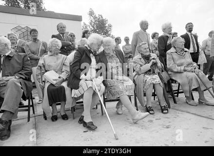 Première pile de maison de retraite Hoofddorp, Hoofddorp, pays-Bas, 08-06-1990, Whizgle News from the Past, taillé pour l'avenir. Explorez les récits historiques, l'image de l'agence néerlandaise avec une perspective moderne, comblant le fossé entre les événements d'hier et les perspectives de demain. Un voyage intemporel façonnant les histoires qui façonnent notre avenir. Banque D'Images
