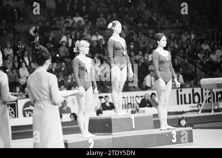 Championnats du monde femmes et hommes Ljubljana Yougoslavie, gymnastique artistique, 00-10-1970, Whizgle nouvelles du passé, adaptées à l'avenir. Explorez les récits historiques, l'image de l'agence néerlandaise avec une perspective moderne, comblant le fossé entre les événements d'hier et les perspectives de demain. Un voyage intemporel façonnant les histoires qui façonnent notre avenir. Banque D'Images