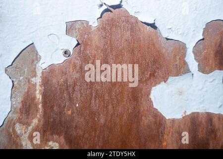 Texture grunge surface d'arrière-plan rugueuse avec des rayures acier ou aluminium mat revêtement sale pour les matériaux industriels et les produits métalliques Banque D'Images