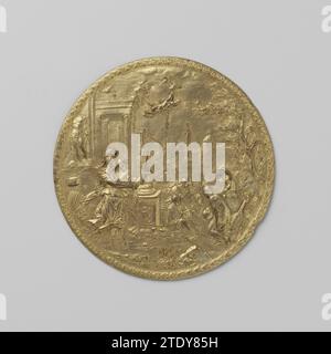 Plaquette de bronze doré avec spectacle Pallas Athènes, Hans von Aachen (cercle de), 1600 - 1699 plaque de bronze doré. Il est présenté : Pallas Athènes introduit la peinture dans le cercle des muses. Tiré d'un dessin de Hans von Aachen. Note : le fabricant encore inconnu de la plaque doit probablement être recherché à la cour de Rodolphe II à Prague. Une copie argentée se trouve dans une collection privée d'Amsterdam. En outre, un certain nombre de copies principales sont connues. État : très précis et pointu. bronze (métal). Dorure (matériau) coulée / dorure plaque de bronze doré. Il est présenté : Pallas Banque D'Images