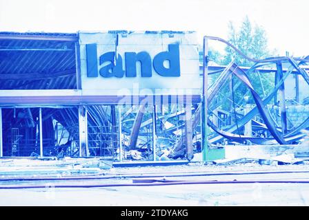 Carpetland a brûlé, 06-06-1996, Whizgle News from the Past, taillé pour l'avenir. Explorez les récits historiques, l'image de l'agence néerlandaise avec une perspective moderne, comblant le fossé entre les événements d'hier et les perspectives de demain. Un voyage intemporel façonnant les histoires qui façonnent notre avenir. Banque D'Images