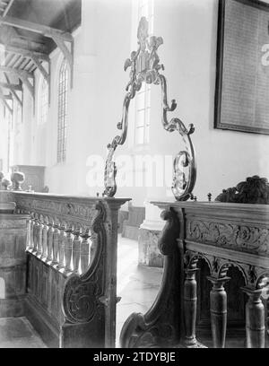 Intérieur de la Grote Kerk à Edam vu du jardin baptismal avec arc baptismal en cuivre ca. 1932 Banque D'Images