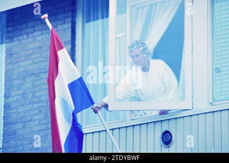 Heralds in Nieuw-Vennep, Nieuw-Vennep, 04-05-1995, Whizgle nouvelles du passé, adaptées à l'avenir. Explorez les récits historiques, l'image de l'agence néerlandaise avec une perspective moderne, comblant le fossé entre les événements d'hier et les perspectives de demain. Un voyage intemporel façonnant les histoires qui façonnent notre avenir. Banque D'Images