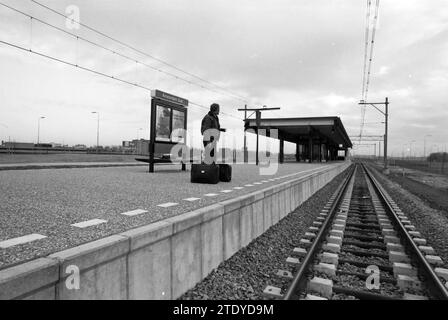 Man station Amsterdam-Zuid, Station, 19-12-1978, Whizgle News from the Past, sur mesure pour le futur. Explorez les récits historiques, l'image de l'agence néerlandaise avec une perspective moderne, comblant le fossé entre les événements d'hier et les perspectives de demain. Un voyage intemporel façonnant les histoires qui façonnent notre avenir. Banque D'Images