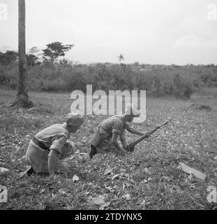 Exercice militaire, probablement à Malacca ca. 1946 Banque D'Images