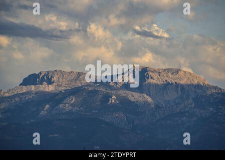 Montagne de Puig Major vue depuis Puig de Bonany un matin de printemps (Majorque, Îles Baléares, Espagne) ESP : Puig Major visto desde el Puig de Bonany Banque D'Images