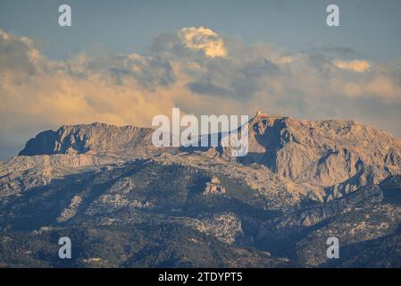 Montagne de Puig Major vue depuis Puig de Bonany un matin de printemps (Majorque, Îles Baléares, Espagne) ESP : Puig Major visto desde el Puig de Bonany Banque D'Images